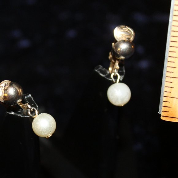 Dangling Pearl Clip on Earrings - Picture 1 of 3